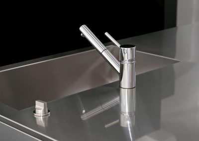 Minimalism design of kitchen faucet and sink